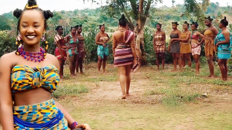Download Movie: Uwena, The Dancer [Full Movie]